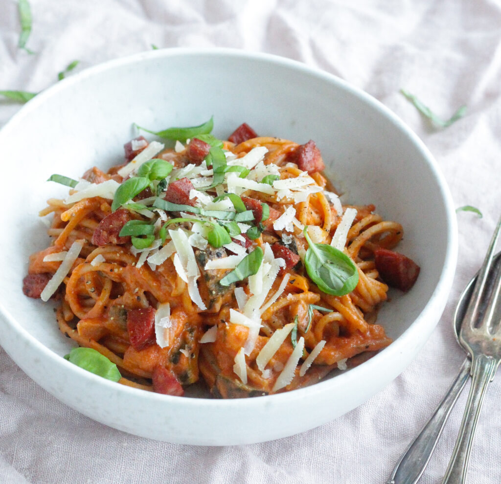 spaghetti med bagte grøntsager