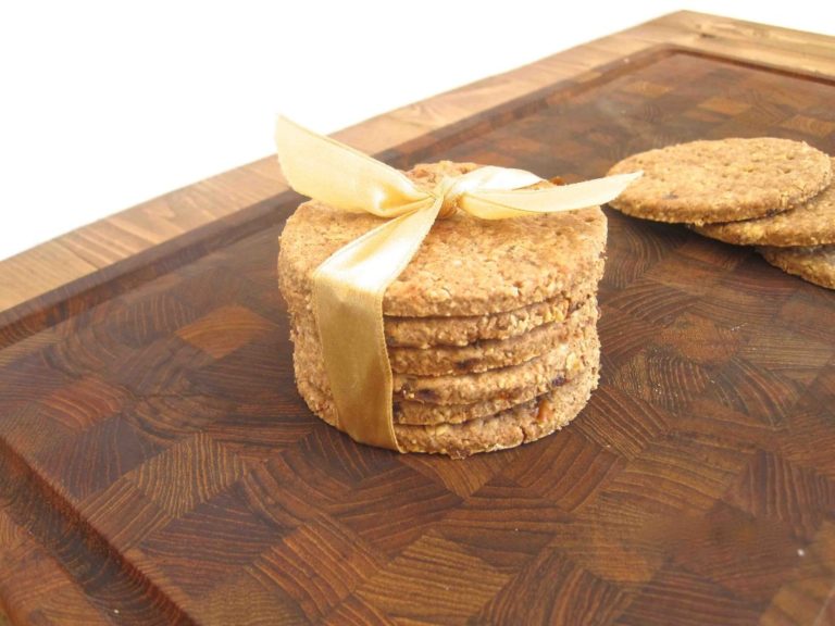 Ørredrillette med krydderurter og ristet rugbrød