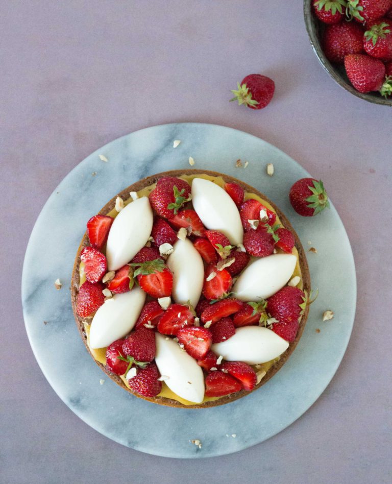 karamelkage med jordbær