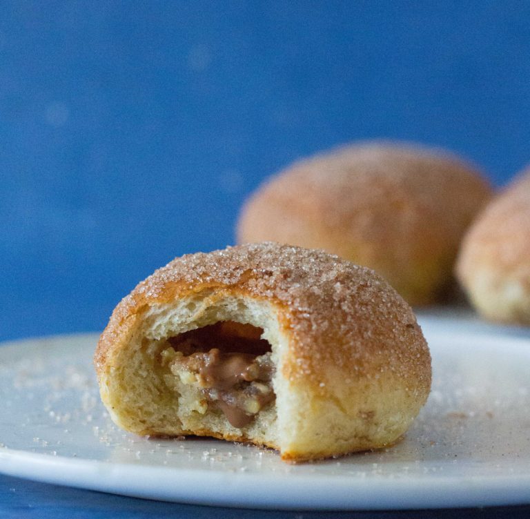 Juleboller med remonce, nougat og kanelsukker