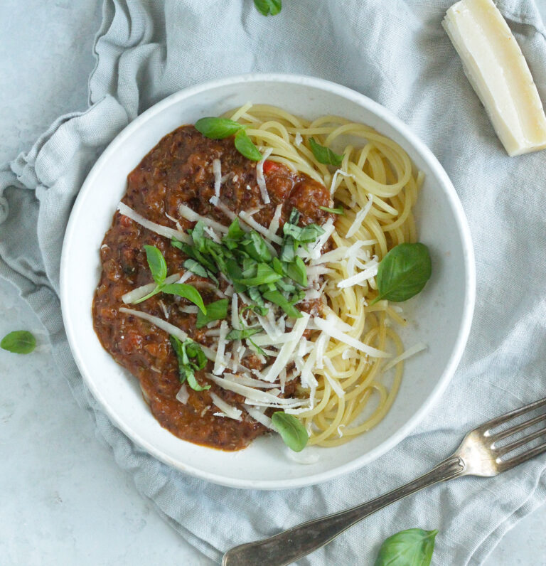 Kødfri spaghetti bolognese med grøntsager og quinoa