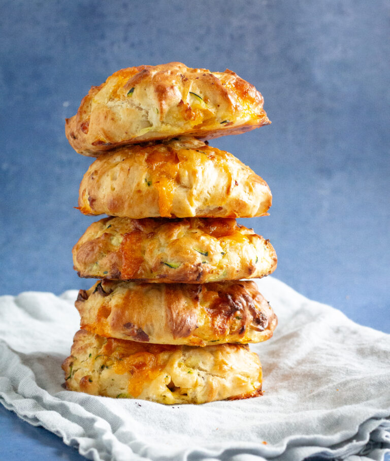 Squashbrud med cheddar og bacon