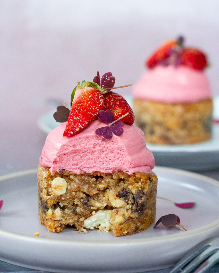 Christianshavnerkage med bærmousse og chokolade